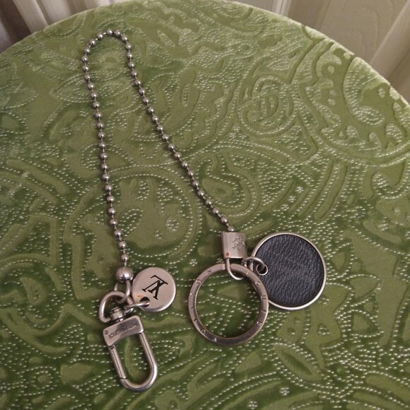 Louis Vuitton Monogram ID Porte Cles Chain Holder - Picture 2 of 9